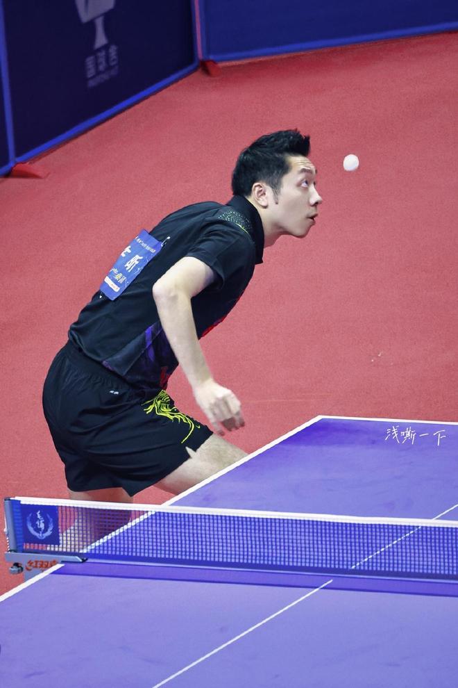 引人注目的 引人注目的